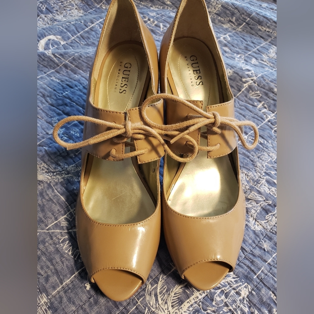 GUESS Women's Tan Peep Toe Heels Size 10
